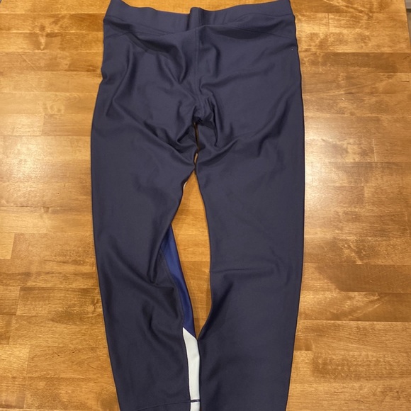 Women’s Under Armour Crop Leggings - Picture 4 of 5
